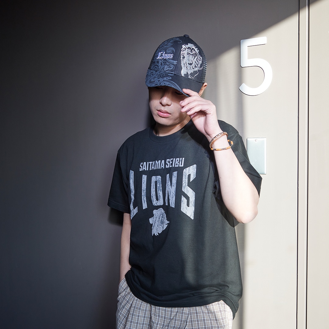 獅子T LIONSカスレデザインTシャツ S